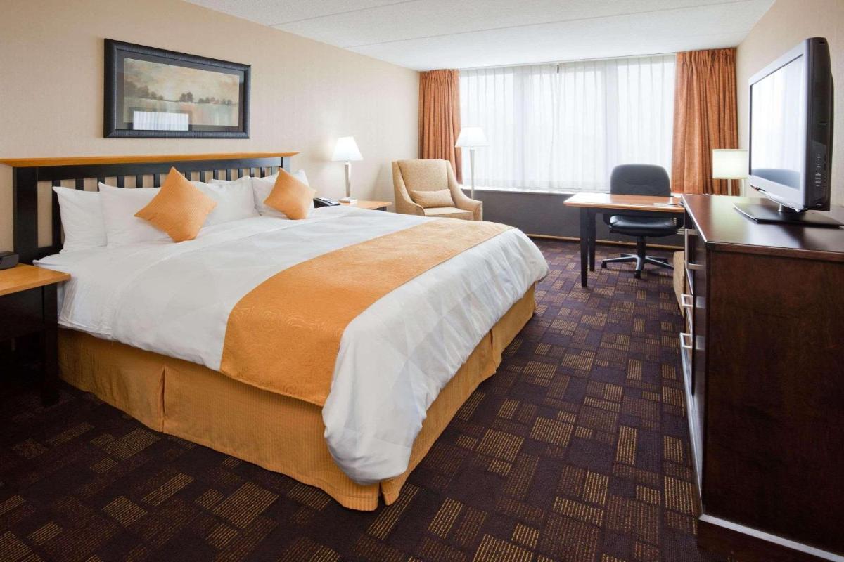 Radisson Hotel Milwaukee West photo 15