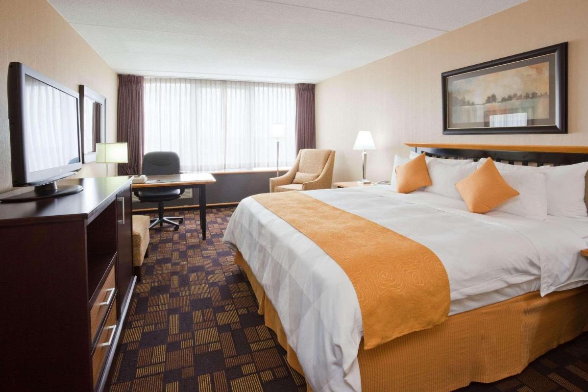 Radisson Hotel Milwaukee West photo 13