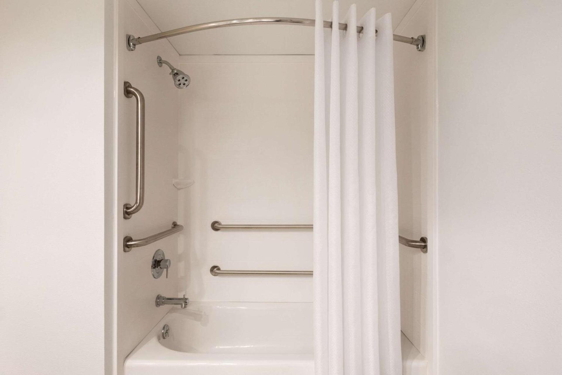 Country Inn & Suites by Radisson, La Crosse, WI photo 13