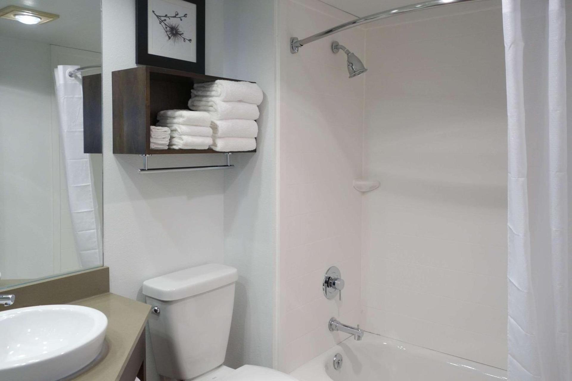 Country Inn & Suites by Radisson, La Crosse, WI photo 15