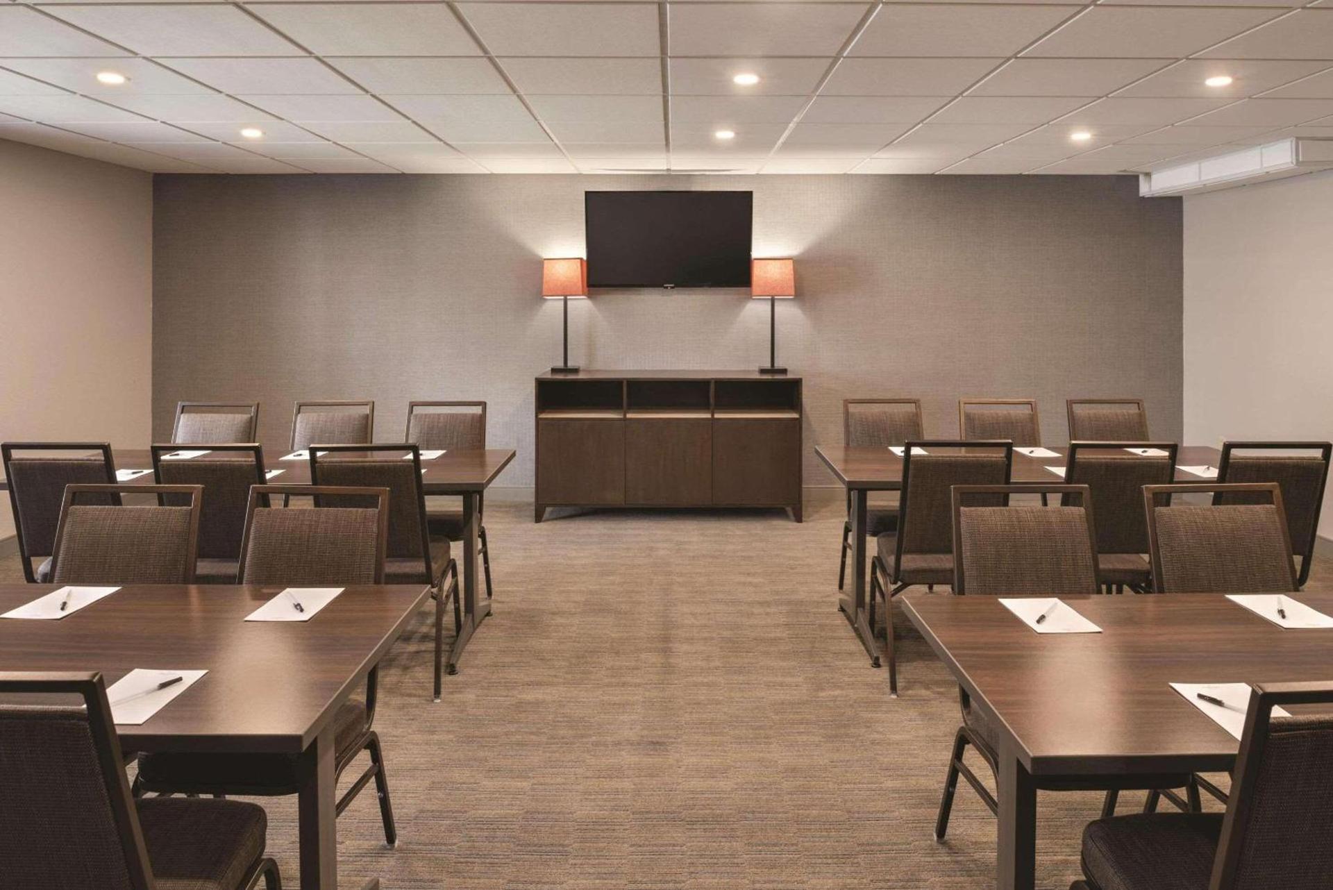 Country Inn & Suites by Radisson, La Crosse, WI photo 23
