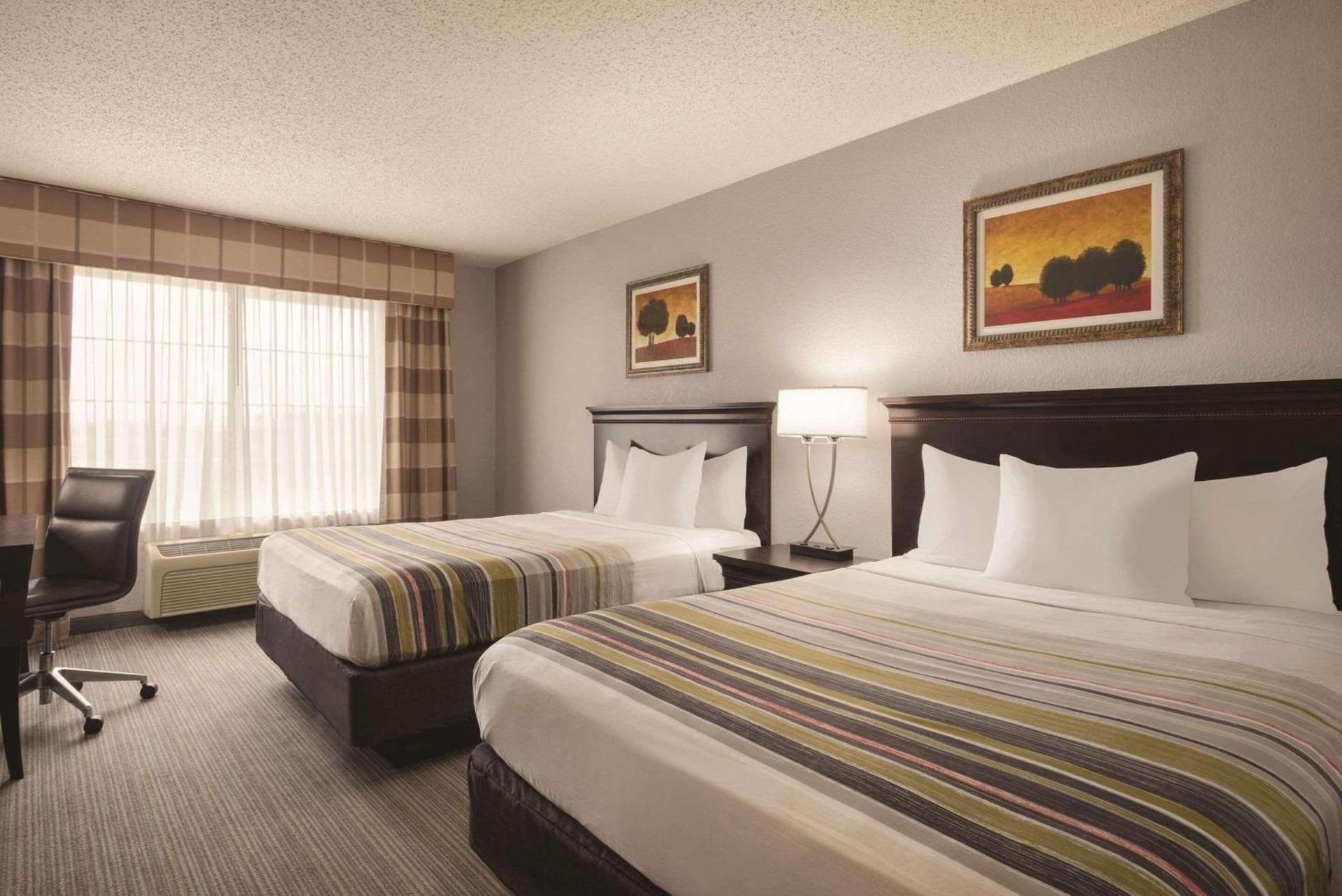 Country Inn & Suites by Radisson, West Bend, WI photo 2