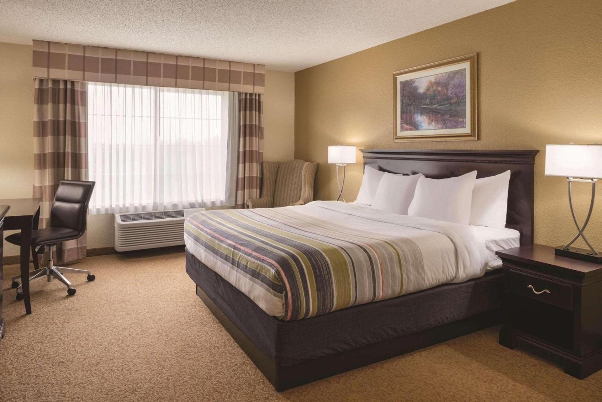 Country Inn & Suites by Radisson, West Bend, WI photo 3