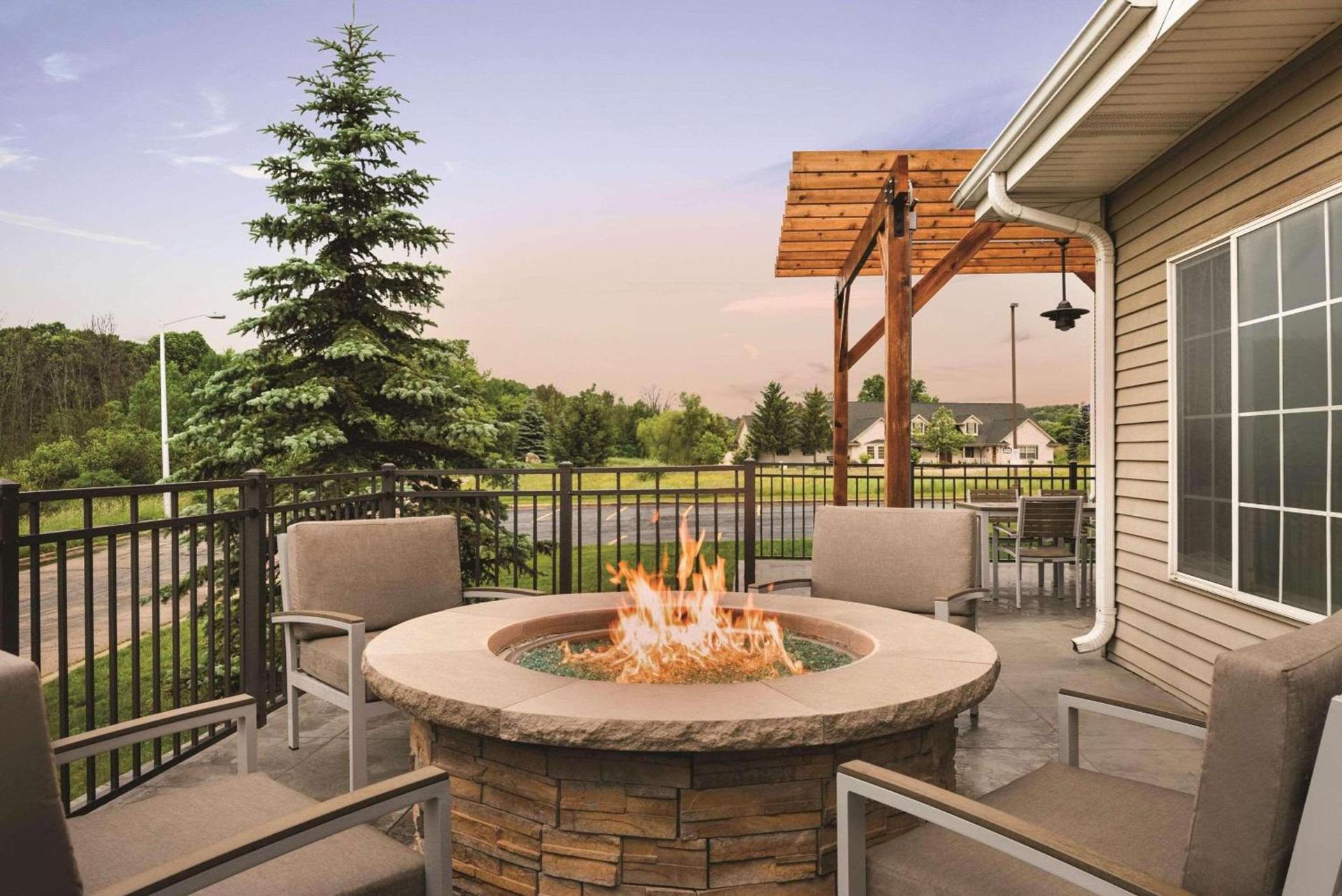 Country Inn & Suites by Radisson, West Bend, WI photo 11