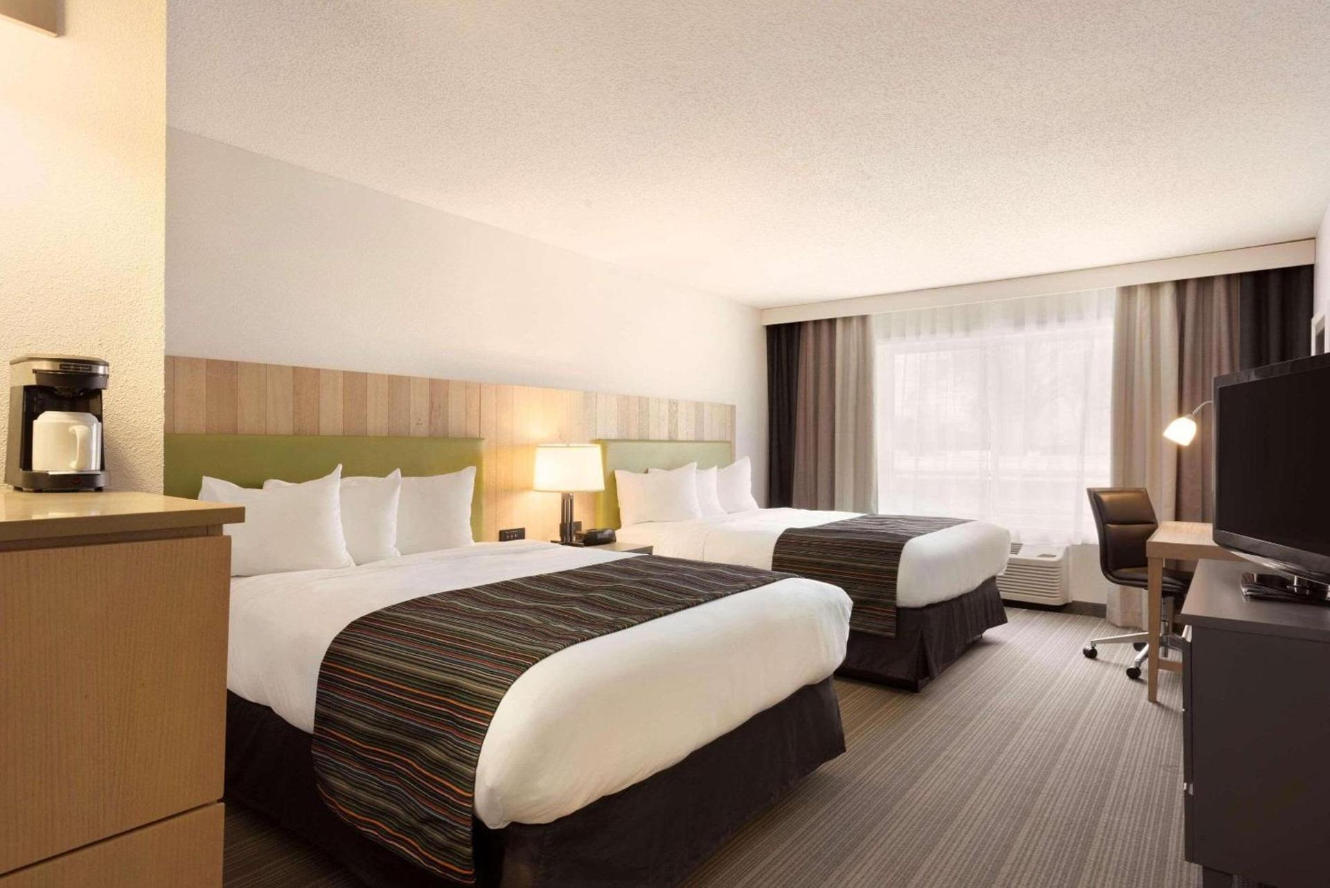 Country Inn & Suites by Radisson, Chippewa Falls, WI photo 2