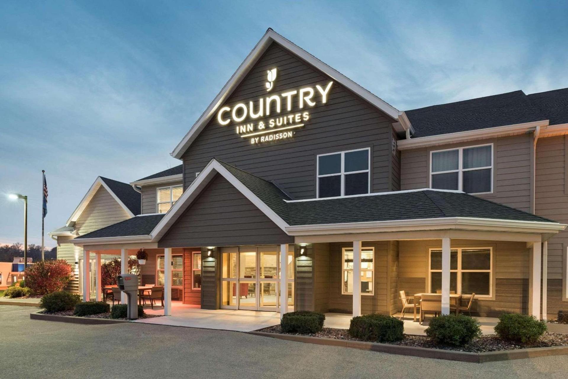 Country Inn & Suites by Radisson, Platteville, WI photo 1