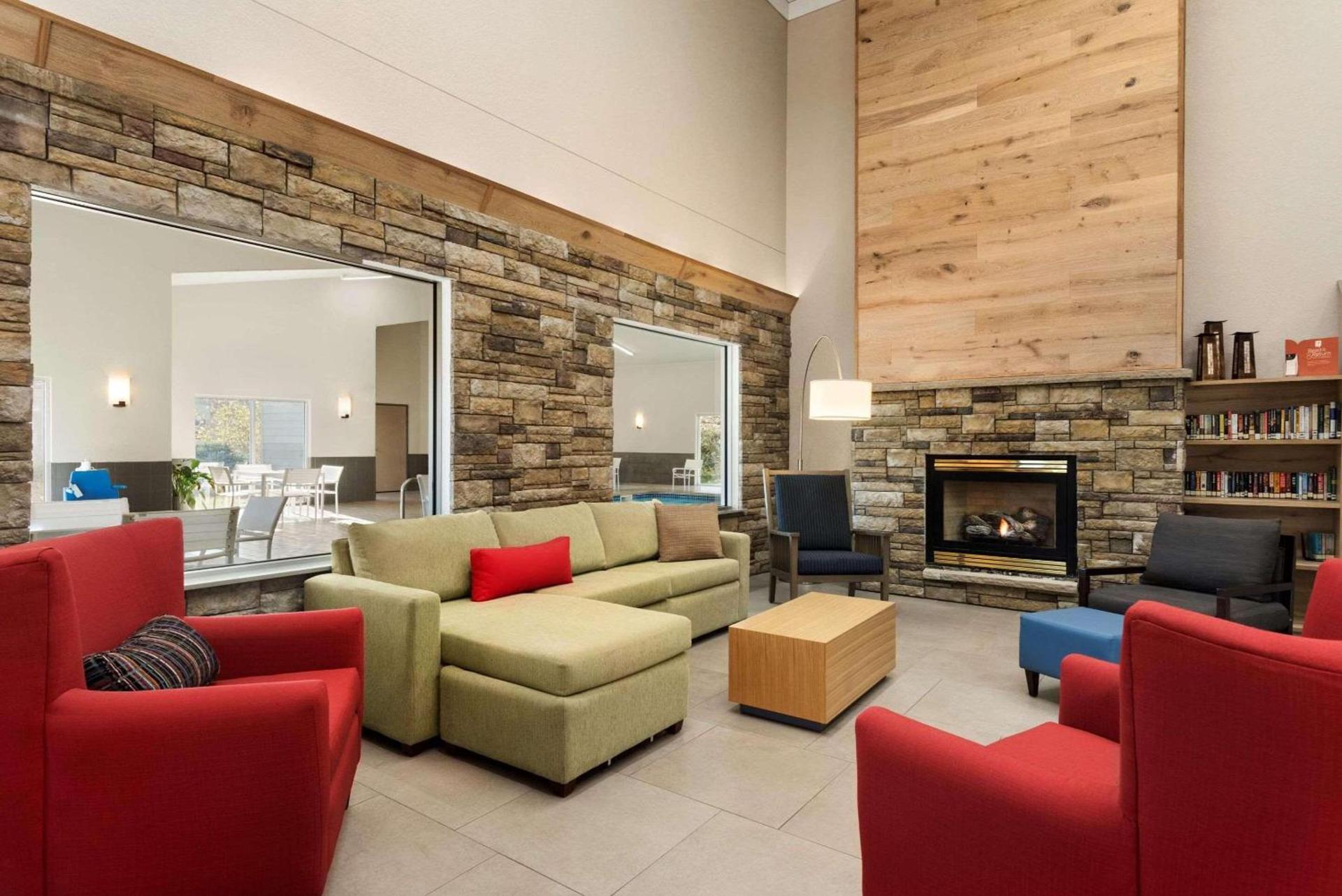 Country Inn & Suites by Radisson, Platteville, WI photo 2