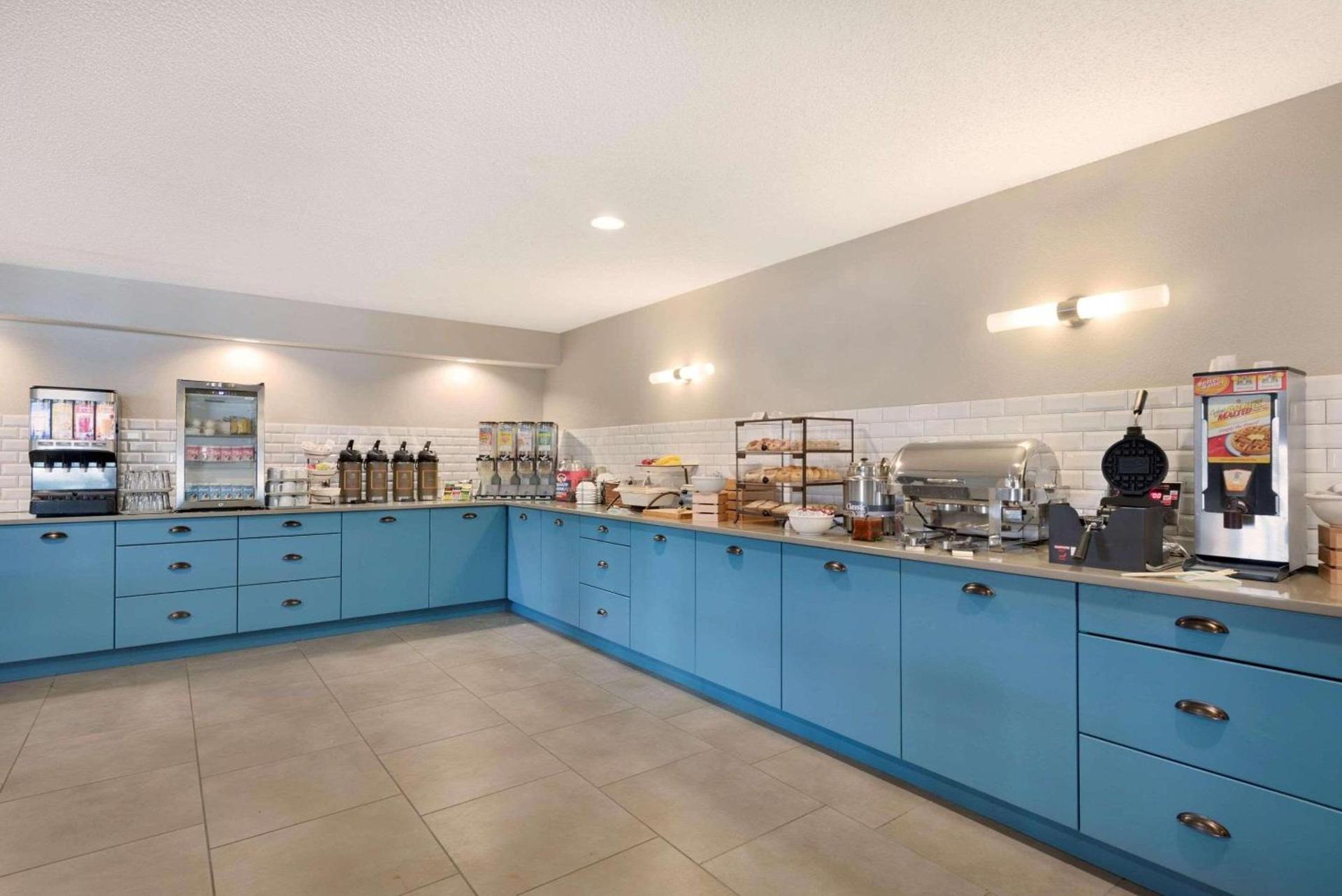 Country Inn & Suites by Radisson, Chippewa Falls, WI photo 10