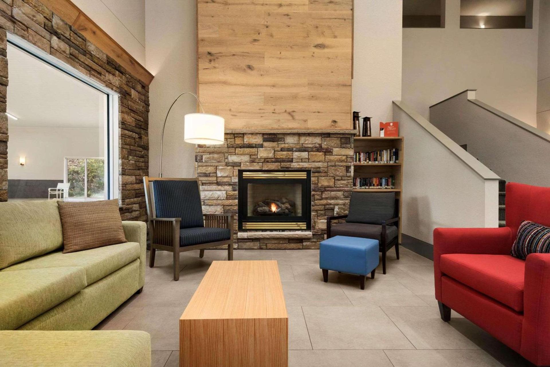 Country Inn & Suites by Radisson, Platteville, WI photo 3