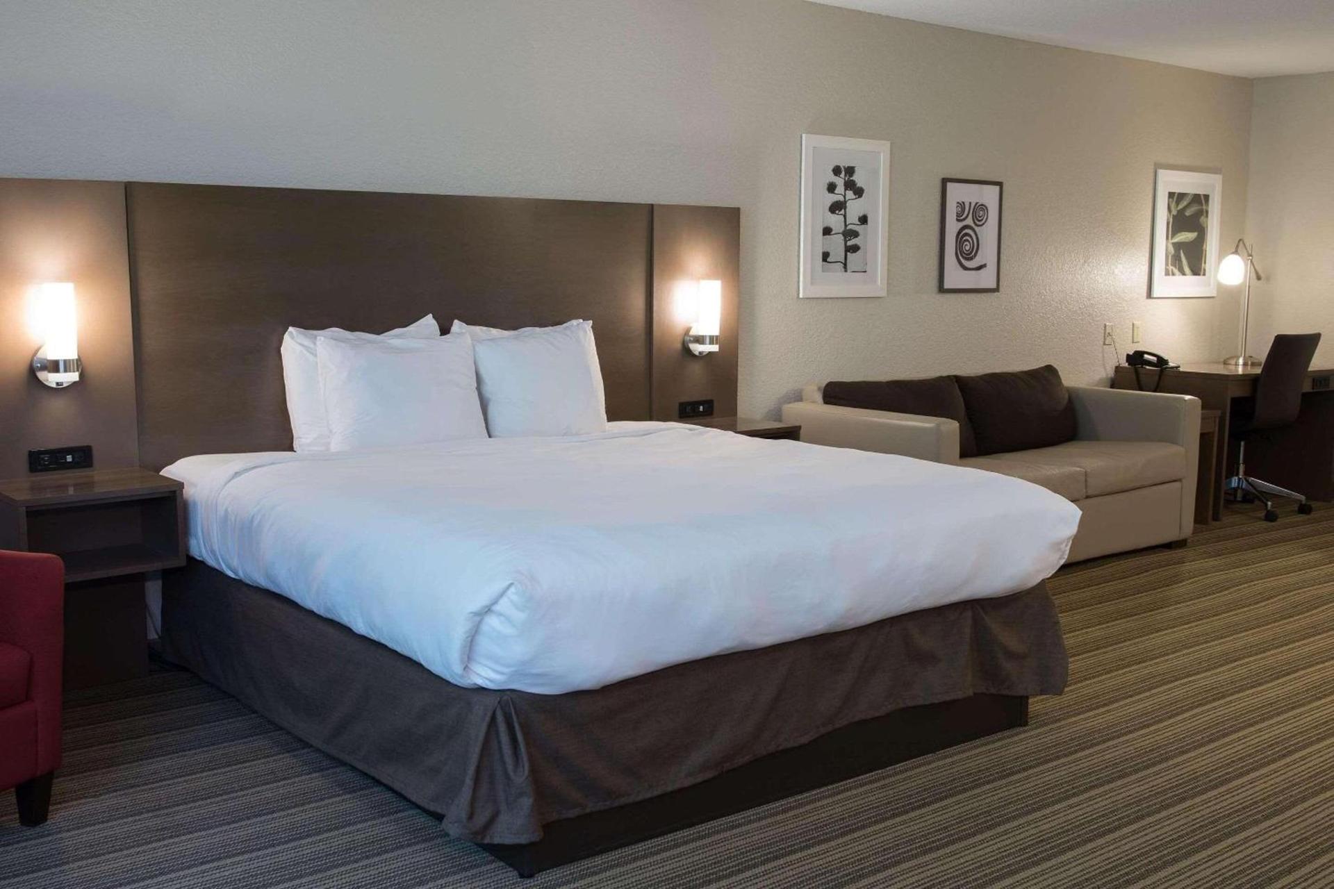 Country Inn & Suites by Radisson, Platteville, WI photo 10