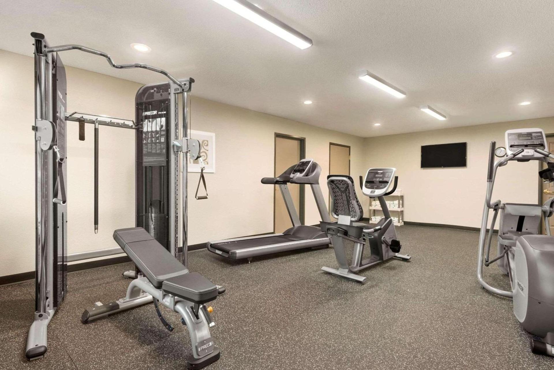 Country Inn & Suites by Radisson, Platteville, WI photo 12