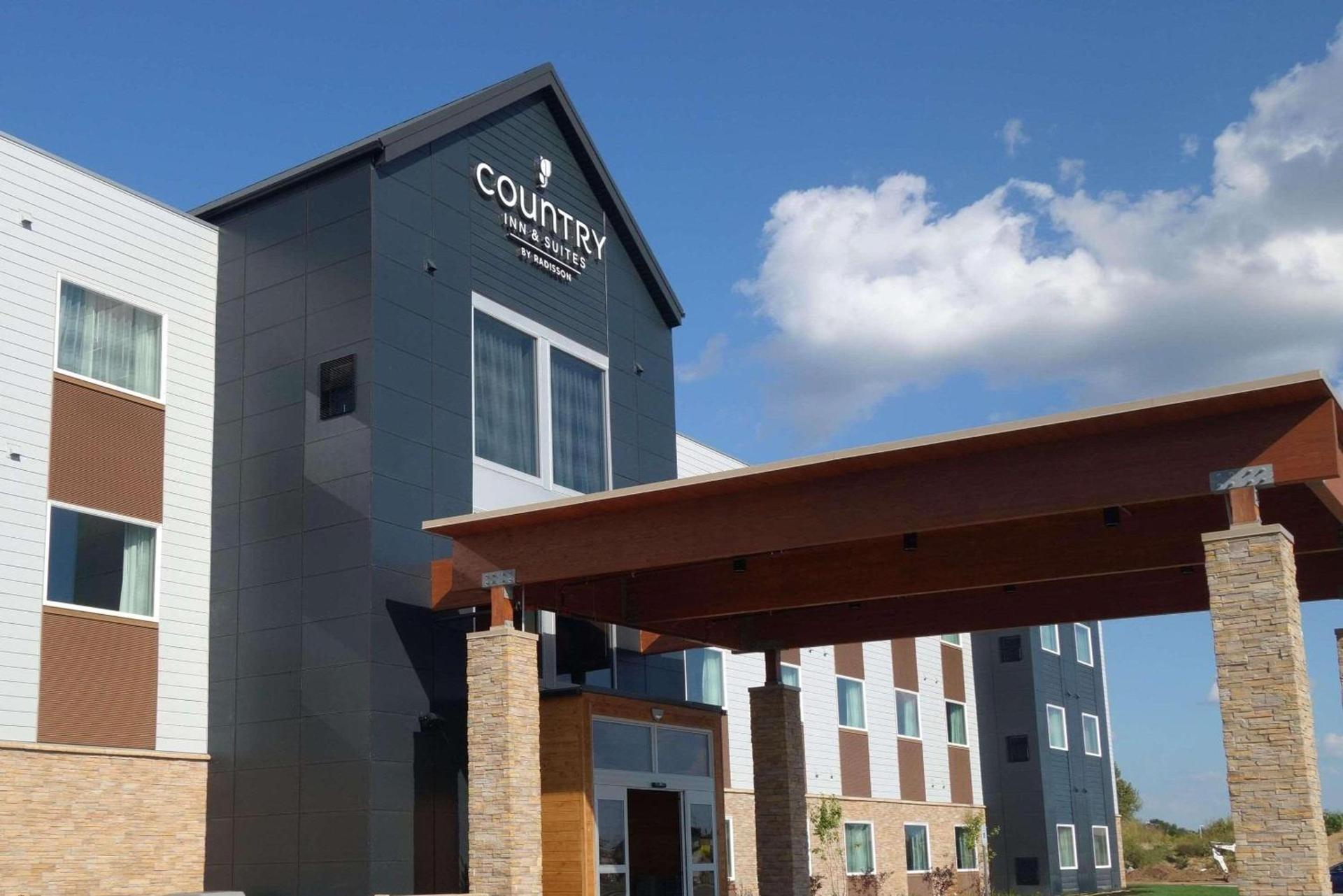 Country Inn & Suites by Radisson, Ft Atkinson, WI — hotel in Fort Atkinson