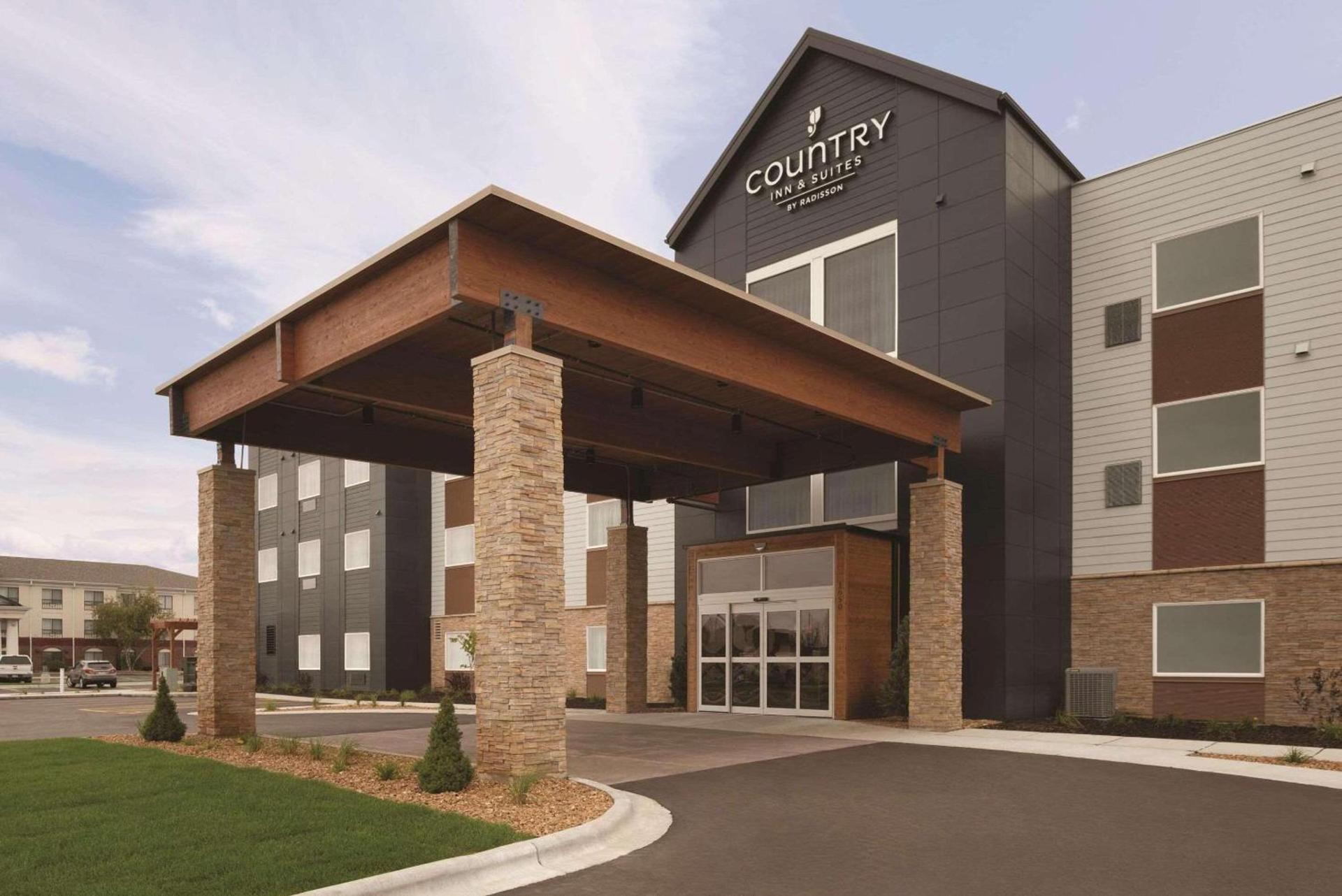 Country Inn & Suites by Radisson, Ft Atkinson, WI photo 3