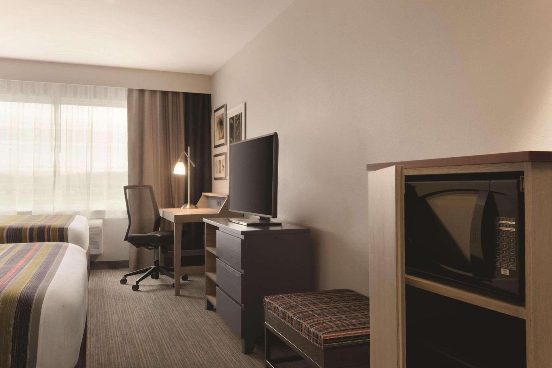Country Inn & Suites by Radisson, Ft Atkinson, WI photo 10