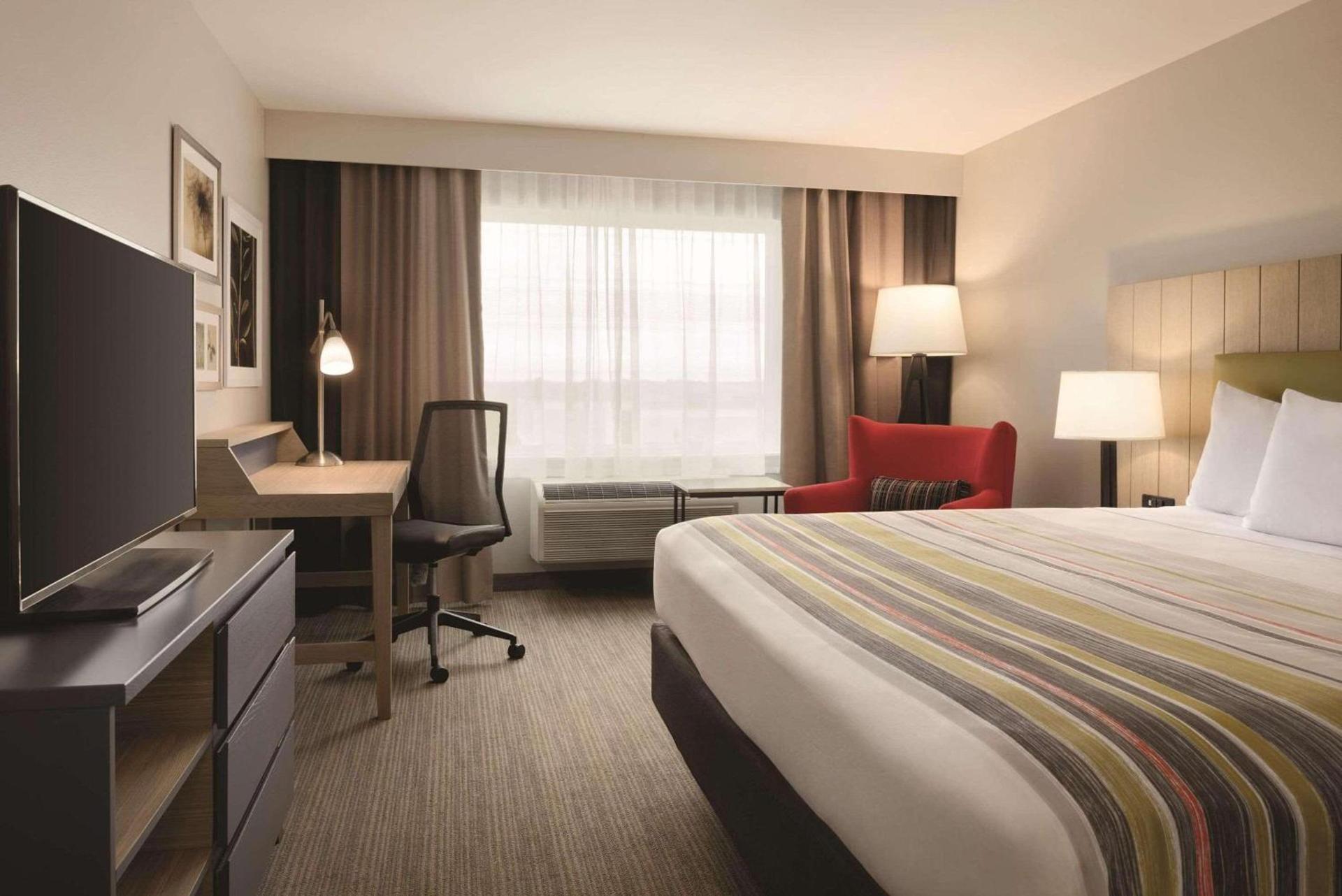 Country Inn & Suites by Radisson, Ft Atkinson, WI photo 11