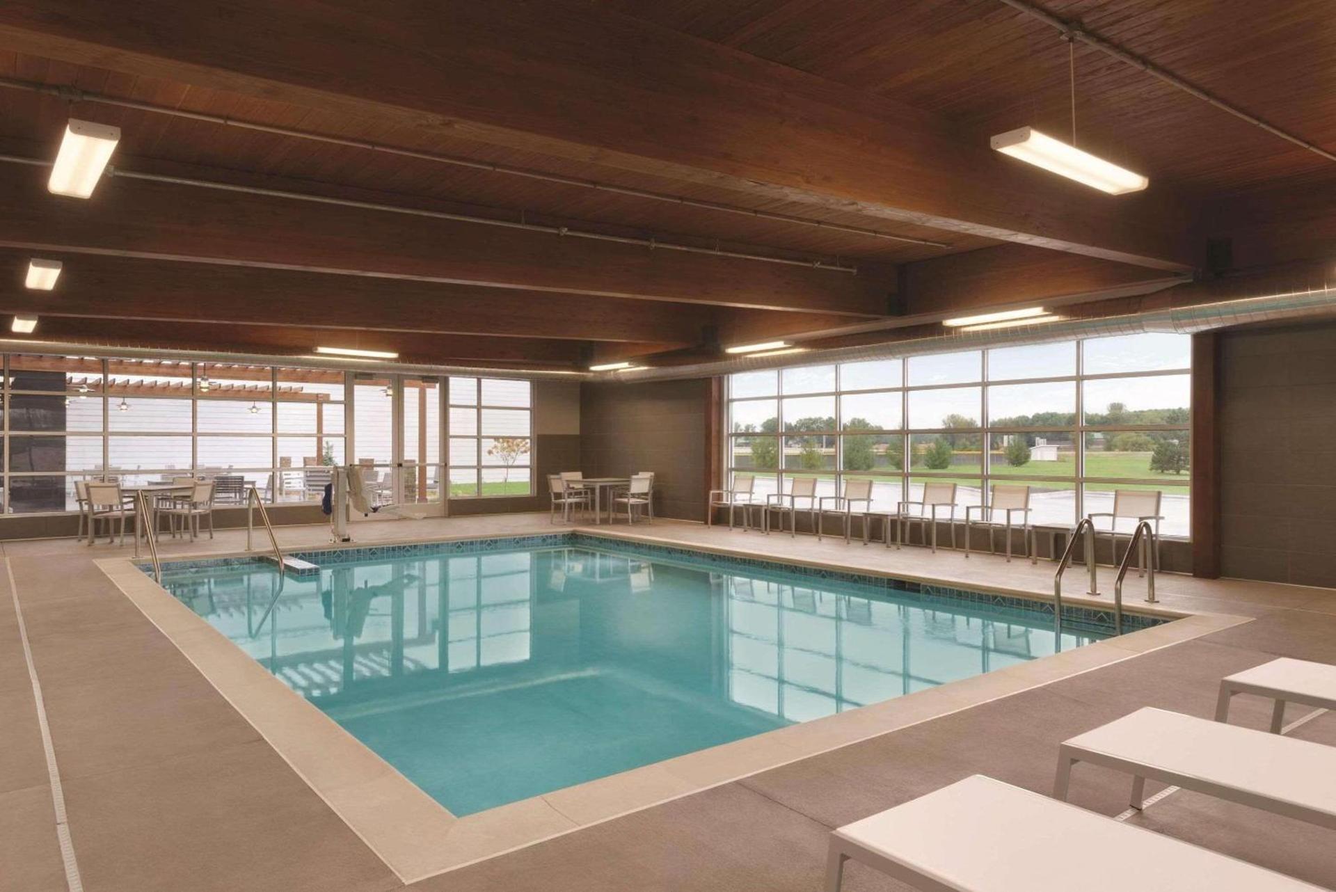 Country Inn & Suites by Radisson, Ft Atkinson, WI photo 17