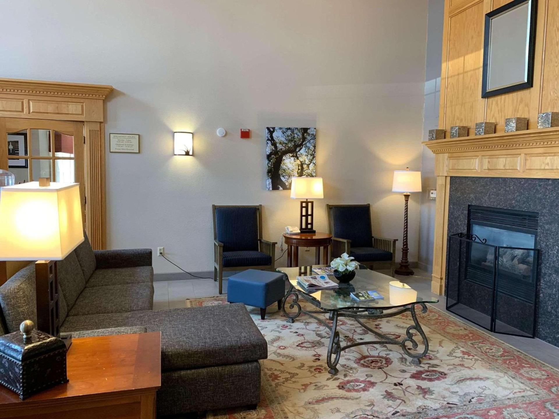 Country Inn & Suites by Radisson Kenosha - Pleasant Prairie photo 2