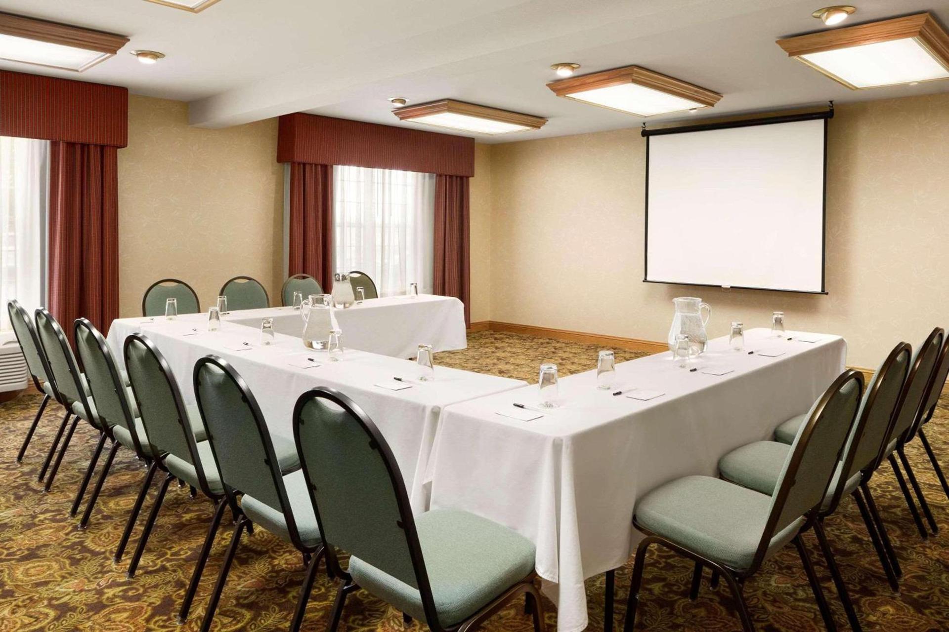 Country Inn & Suites by Radisson Kenosha - Pleasant Prairie photo 18