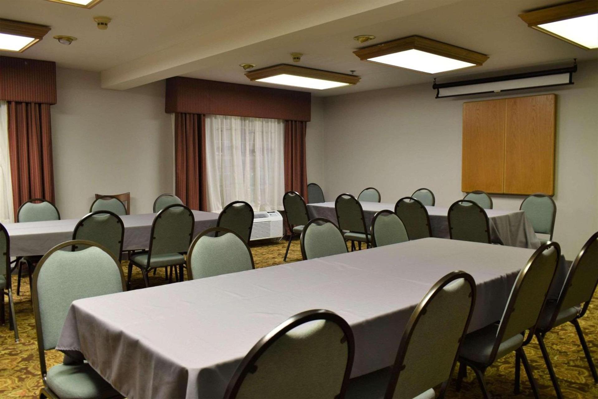 Country Inn & Suites by Radisson Kenosha - Pleasant Prairie photo 19