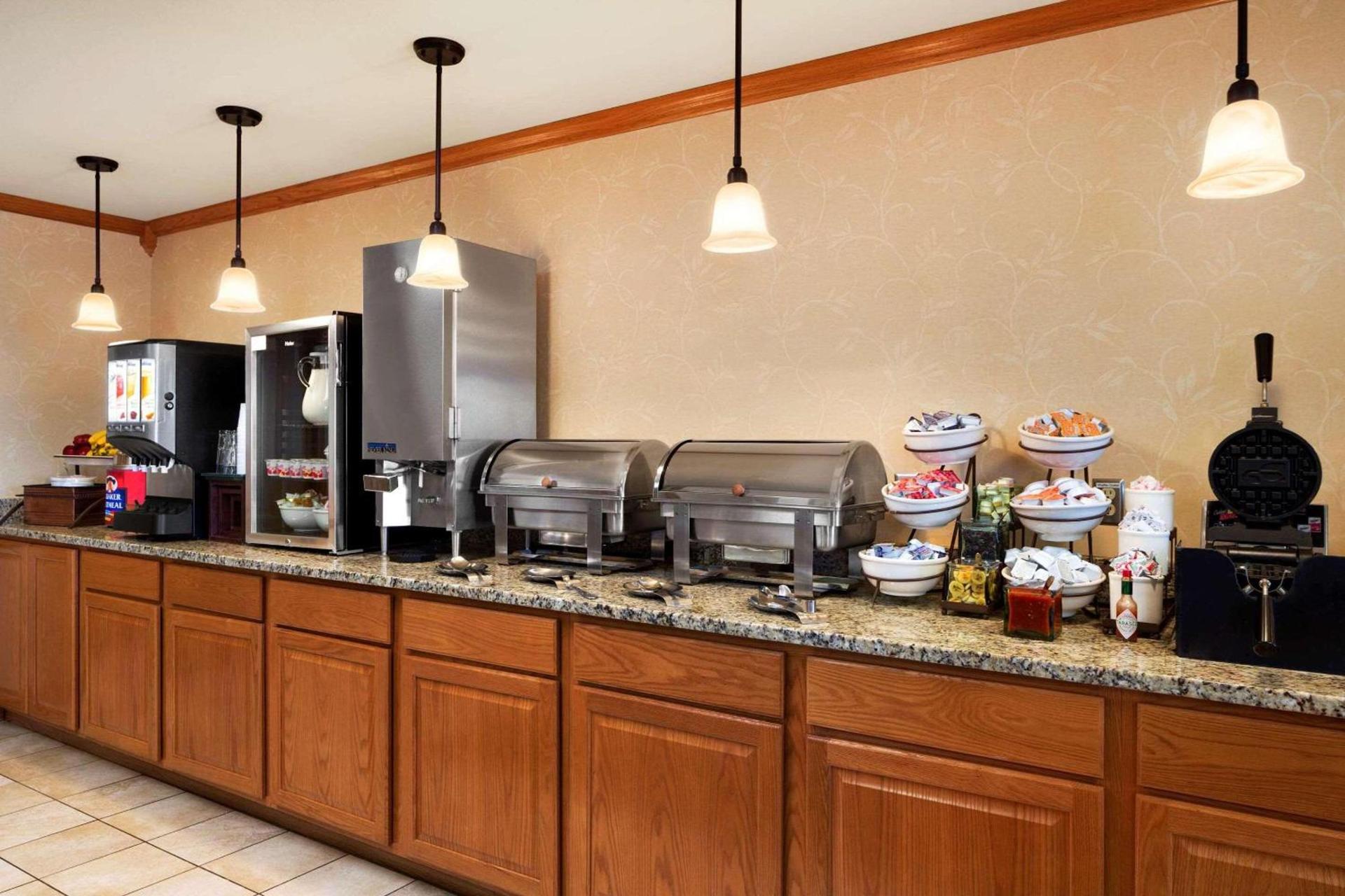 Country Inn & Suites by Radisson Kenosha - Pleasant Prairie photo 21