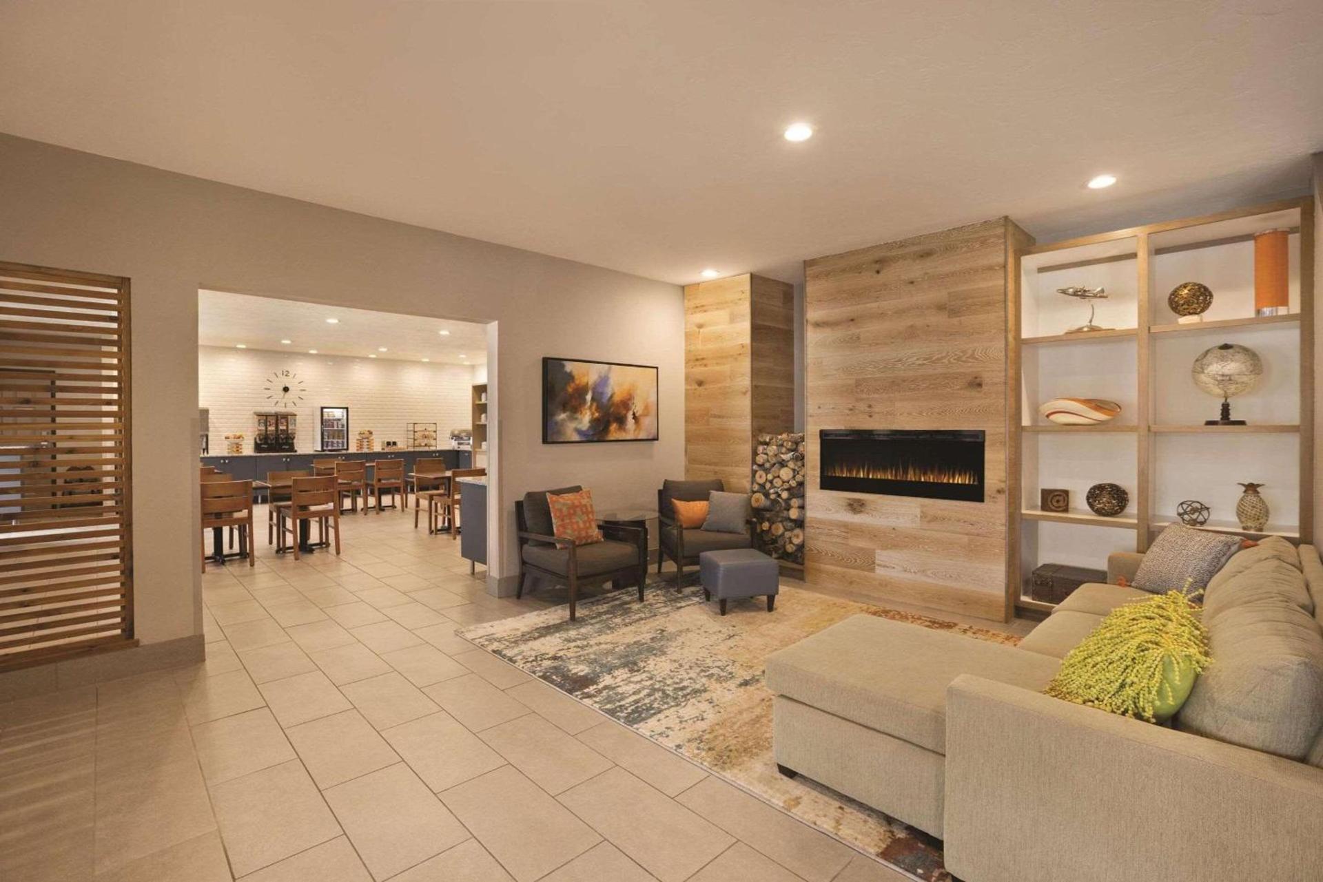 Country Inn & Suites by Radisson, Green Bay North photo 4