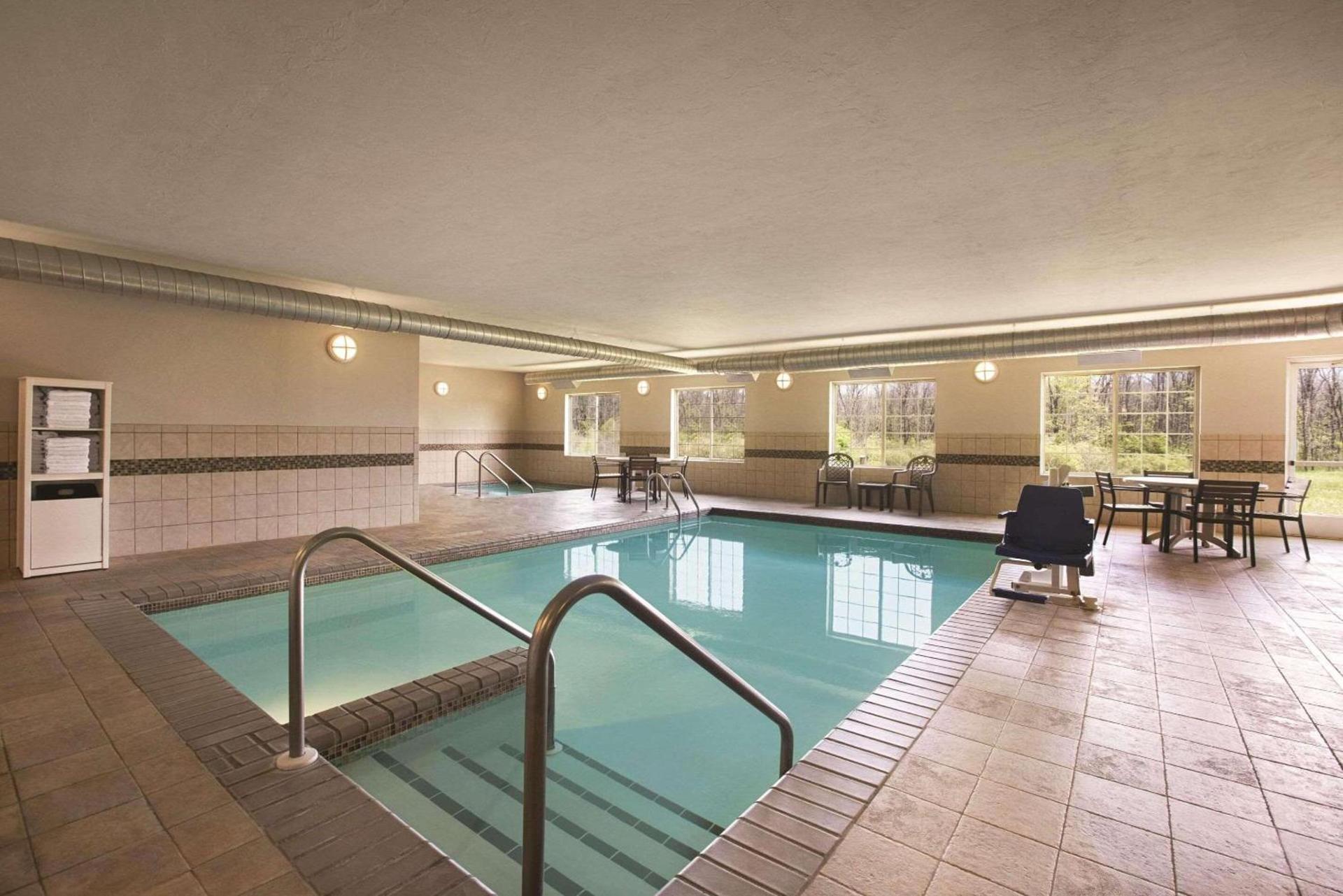 Country Inn & Suites by Radisson, Green Bay North photo 17