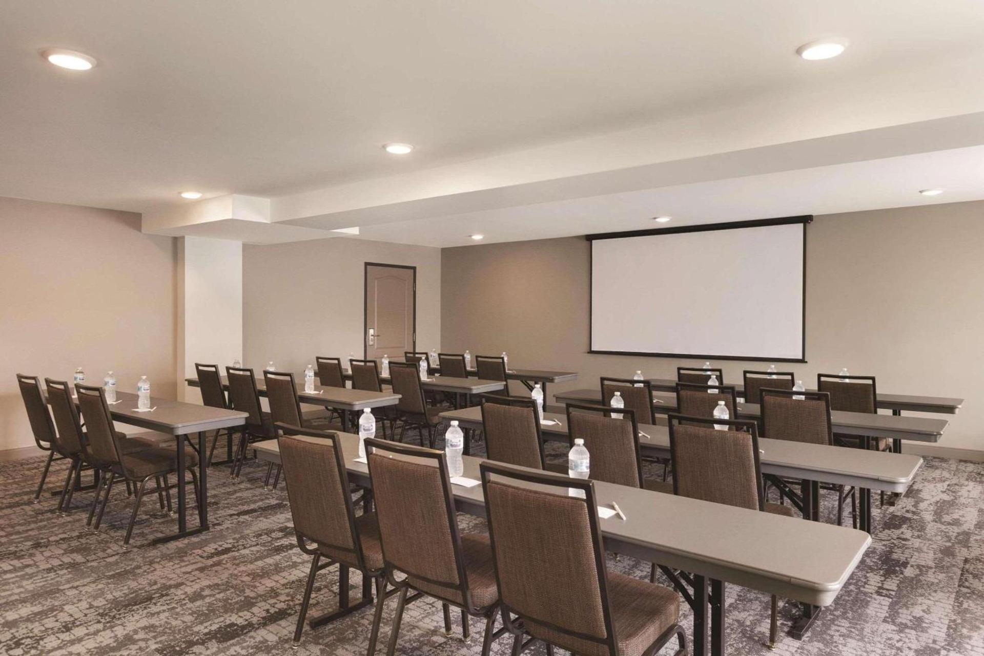 Country Inn & Suites by Radisson, Madison, WI photo 6
