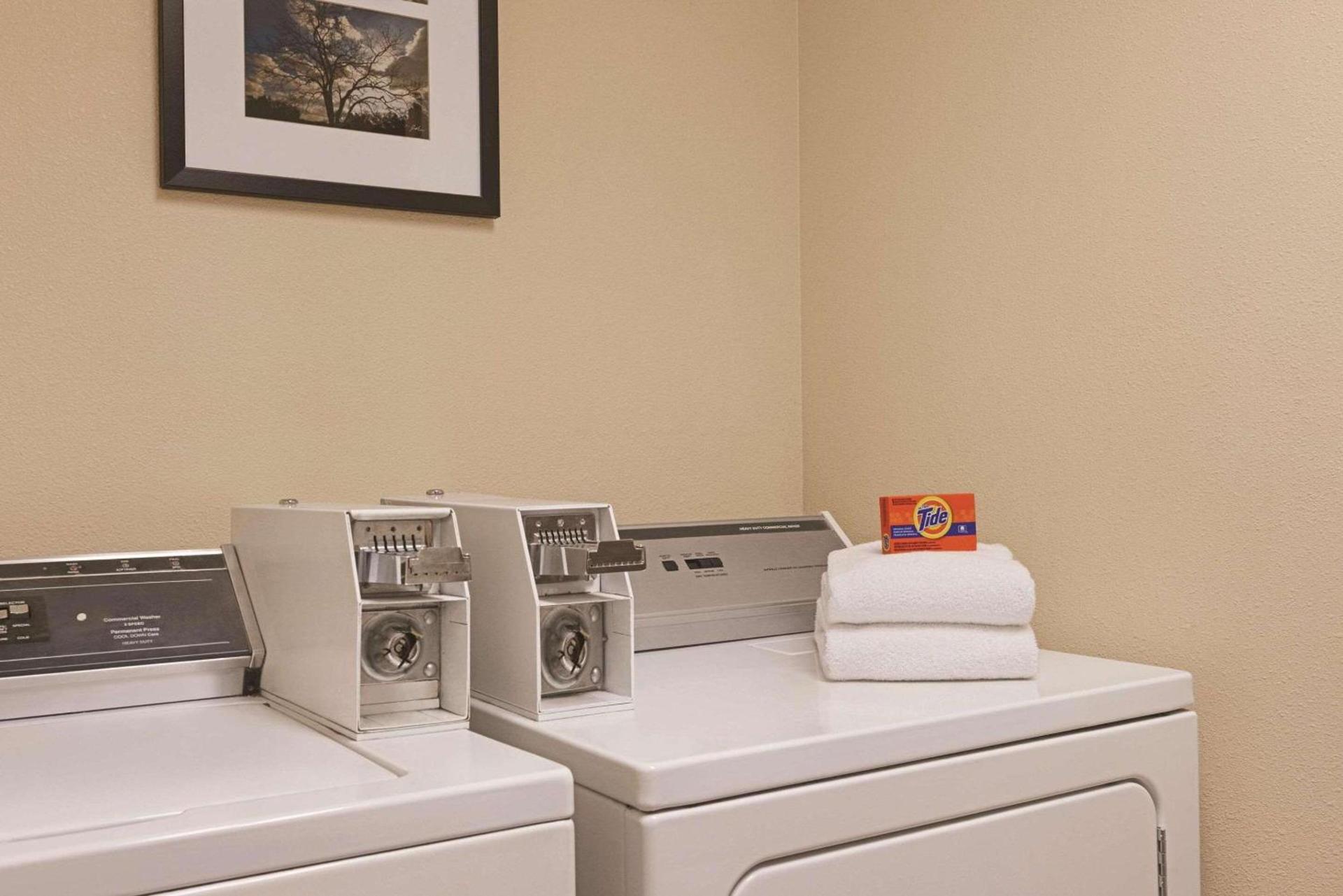 Country Inn & Suites by Radisson, Madison, WI photo 9