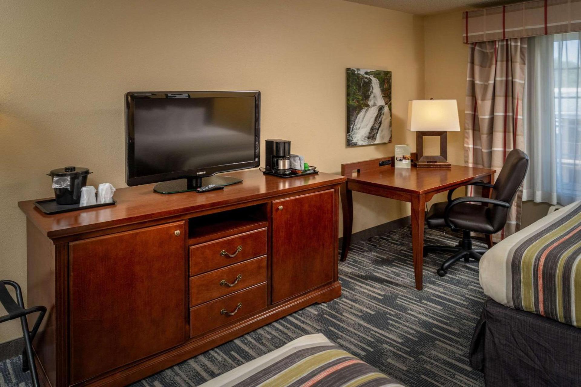 Country Inn & Suites By Radisson, Charleston South, WV photo 4