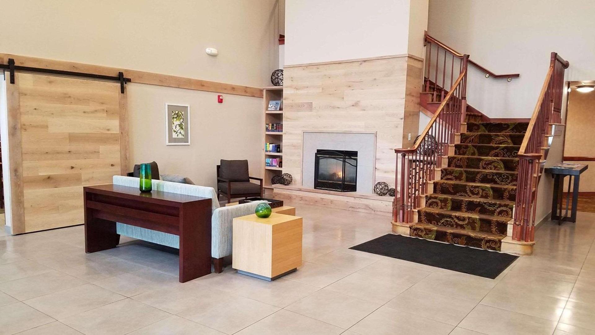 Country Inn & Suites by Radisson, Milwaukee West Brookfield , WI photo 3