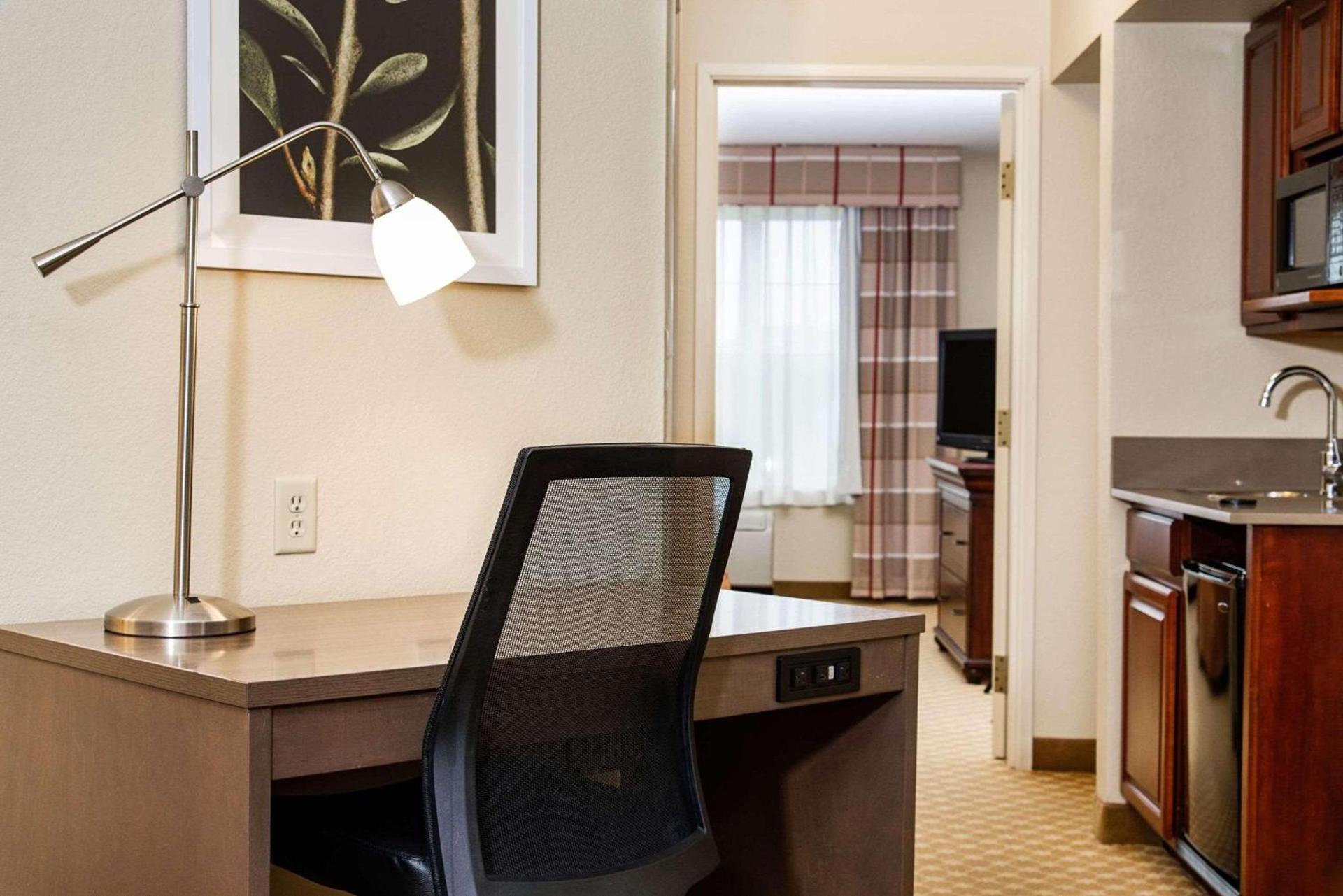 Country Inn & Suites by Radisson, Milwaukee West Brookfield , WI photo 7