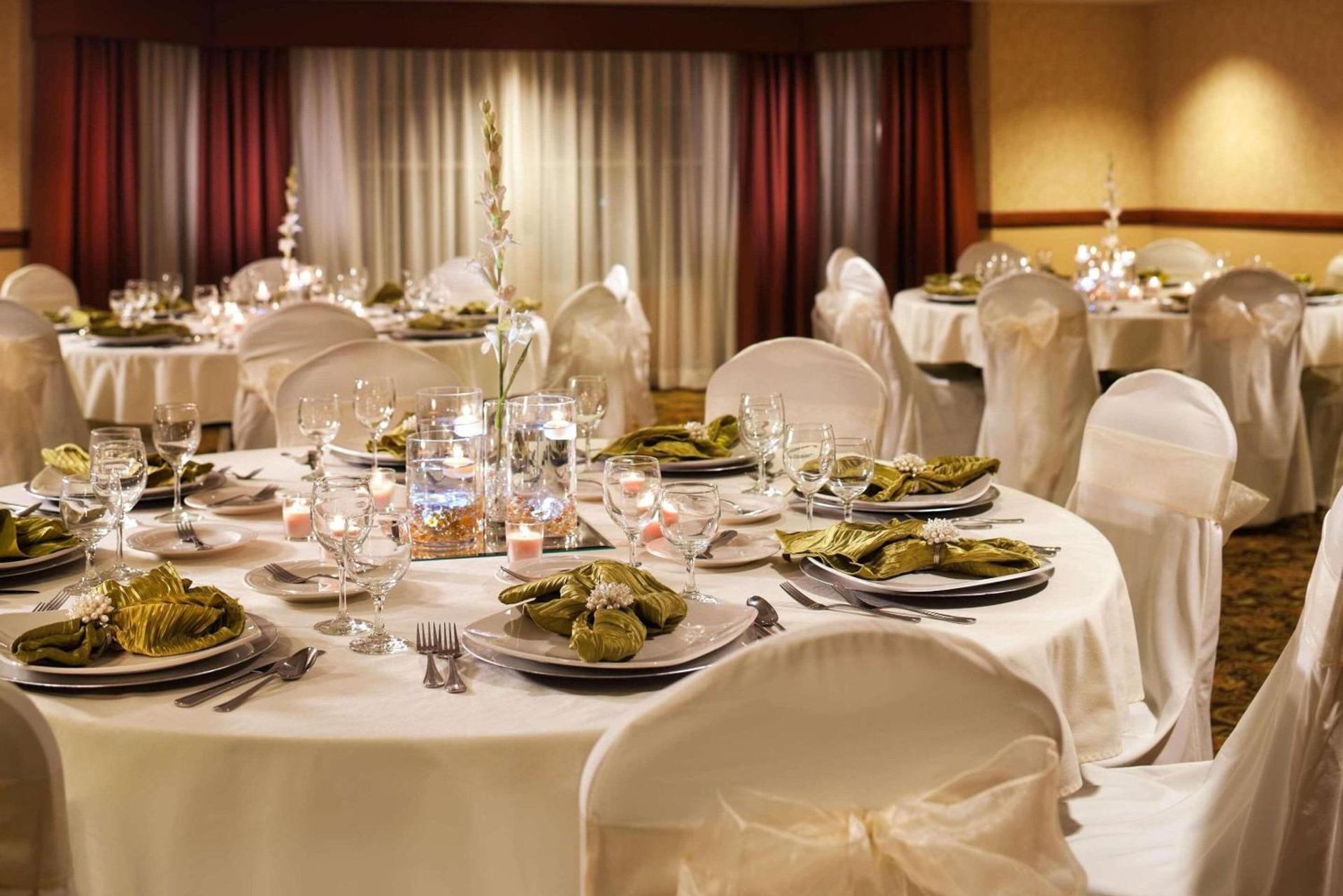 Country Inn & Suites by Radisson, Milwaukee West Brookfield , WI photo 11