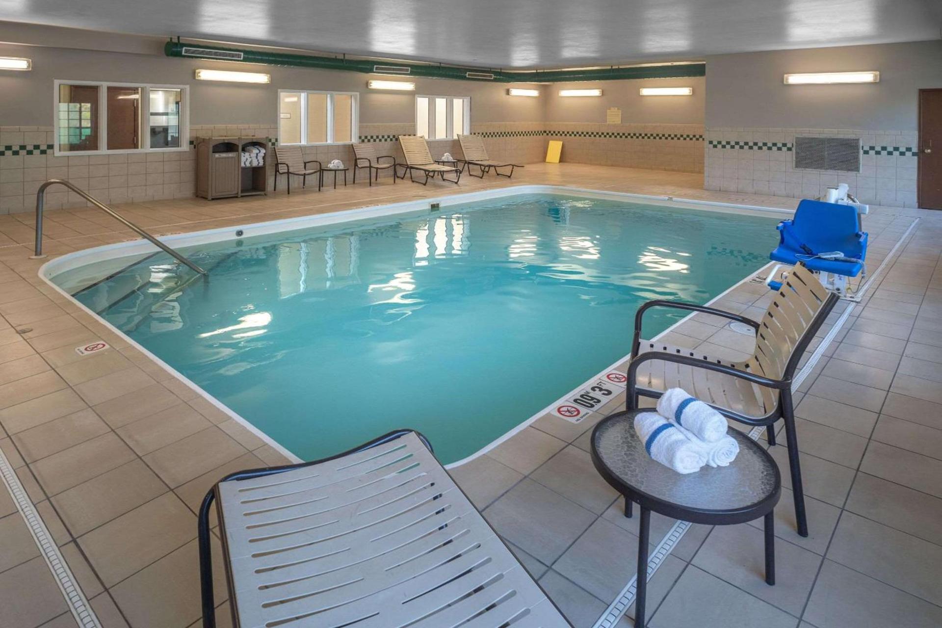 Country Inn & Suites By Radisson, Charleston South, WV photo 17