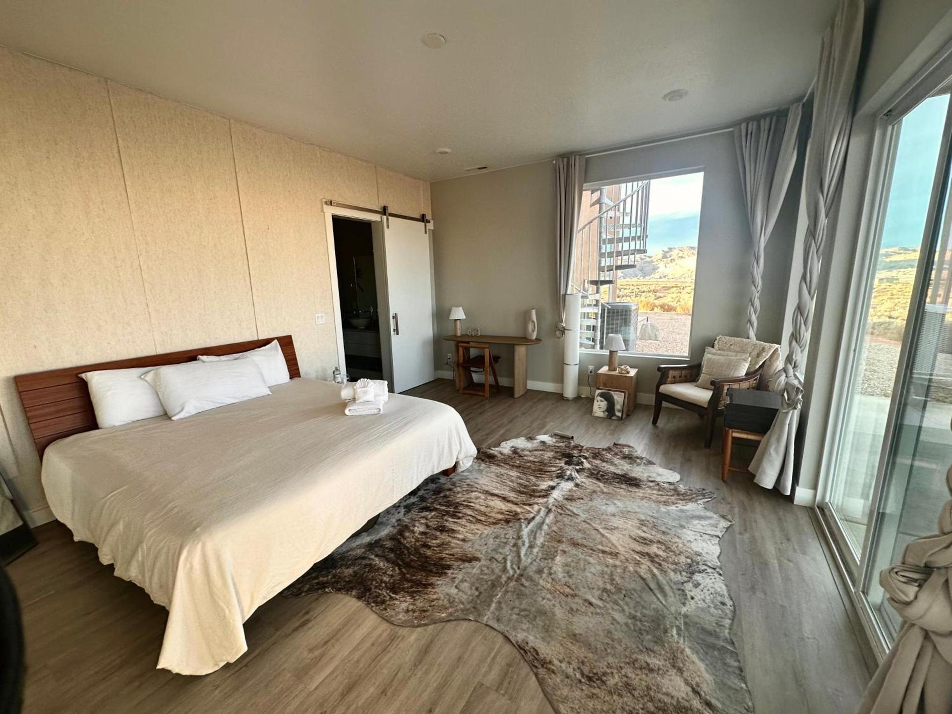 Canyon Oasis suite with Grand Mesa view photo 3