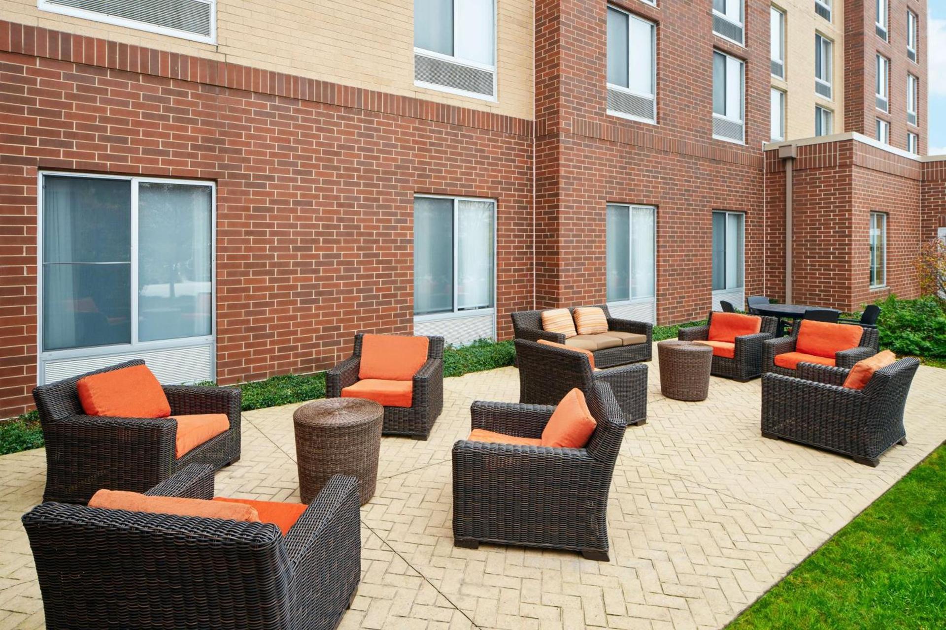 Hilton Garden Inn Schaumburg photo 2