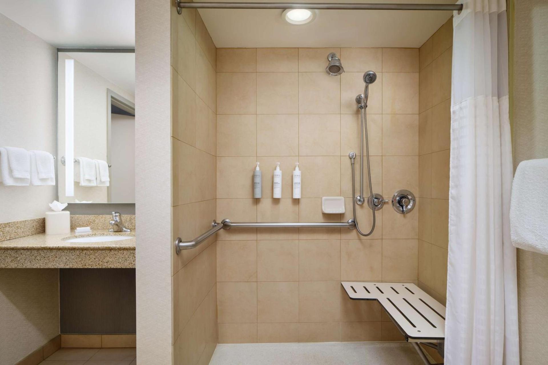Hilton Garden Inn Schaumburg photo 13