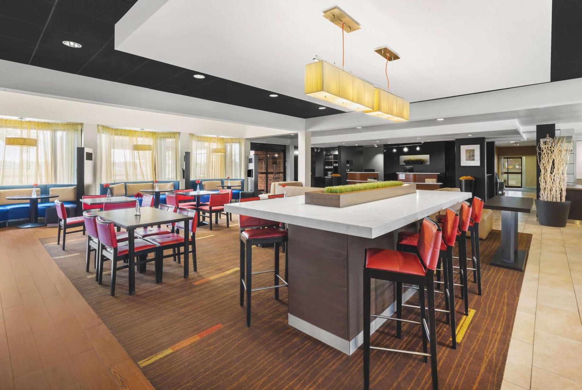 Super 8 by Wyndham Dallas Love Field Airport photo 3