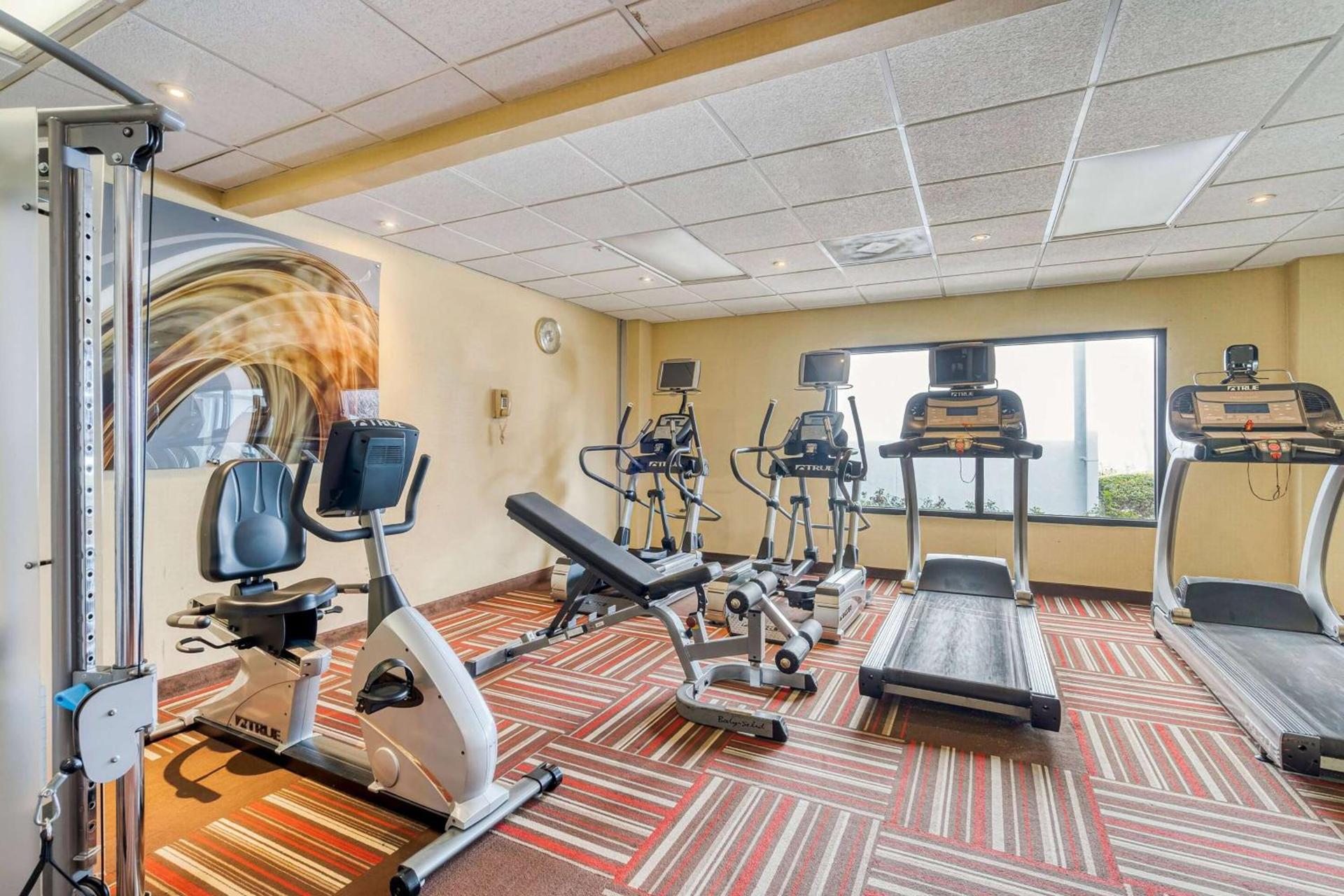 Super 8 by Wyndham Dallas Love Field Airport photo 8
