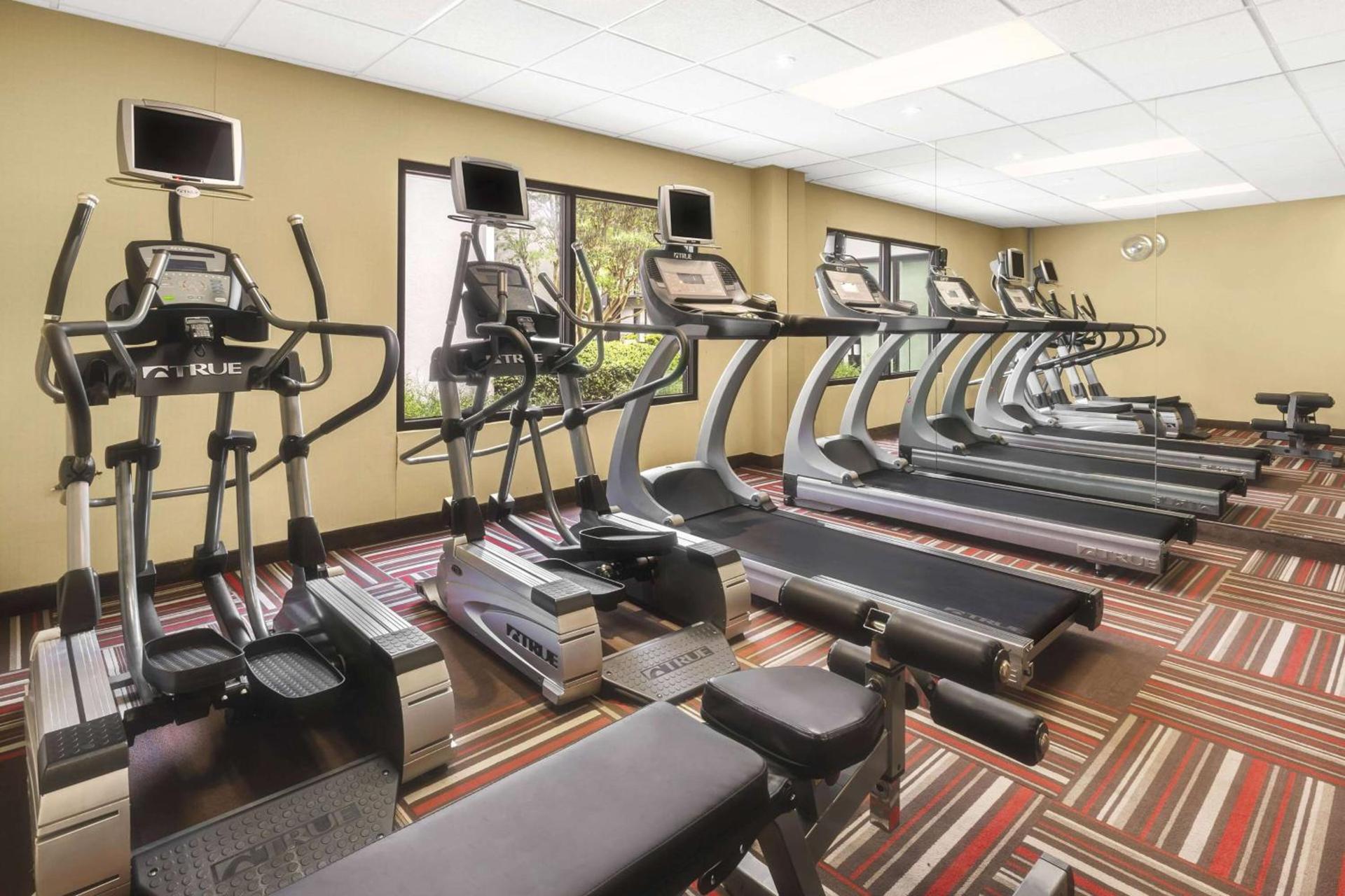 Super 8 by Wyndham Dallas Love Field Airport photo 9