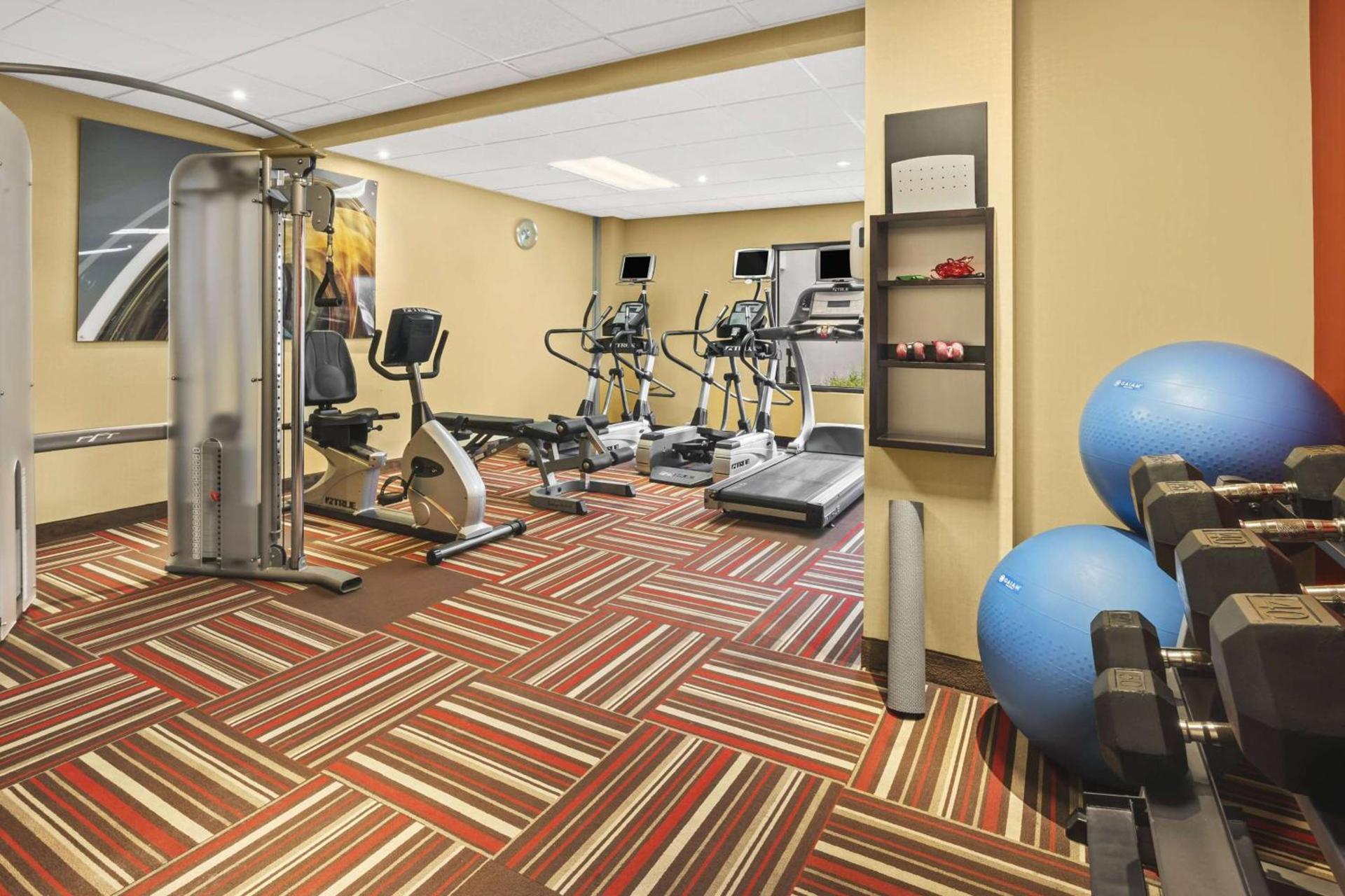 Super 8 by Wyndham Dallas Love Field Airport photo 10