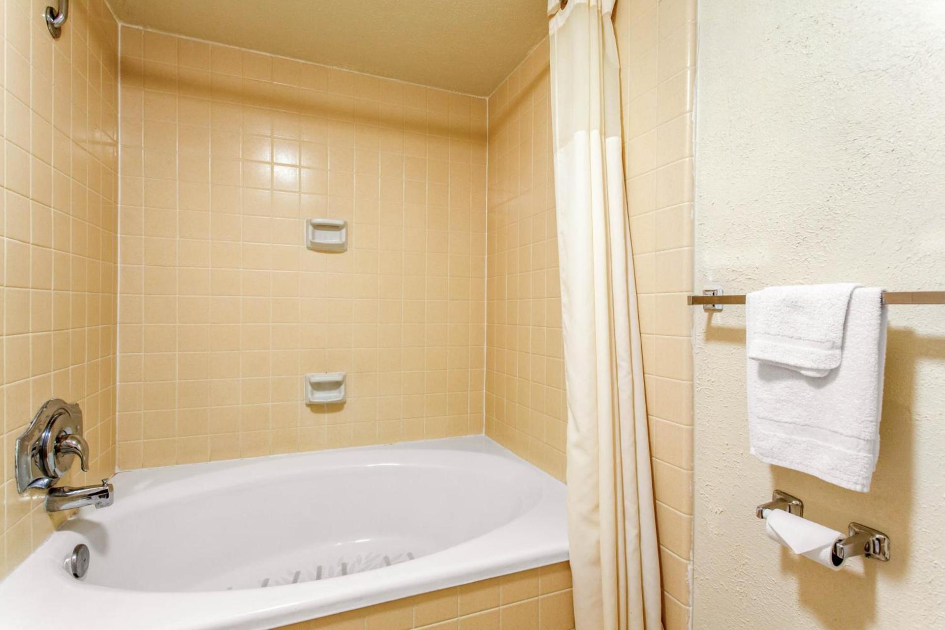 Quality Inn Stateline photo 35