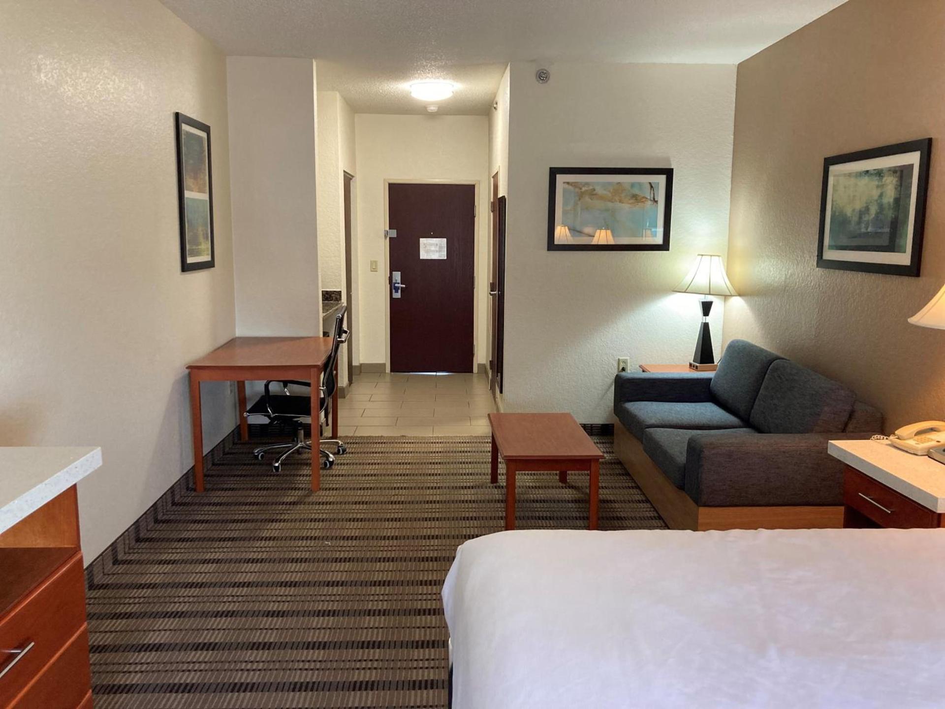 AmericInn by Wyndham Grinnell photo 38