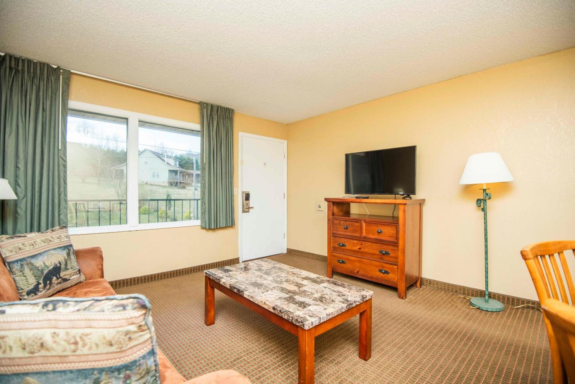 Tremont Lodge & Resort photo 76