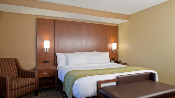 Russell Inn and Suites photo 3