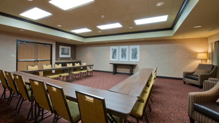 Russell Inn and Suites photo 7