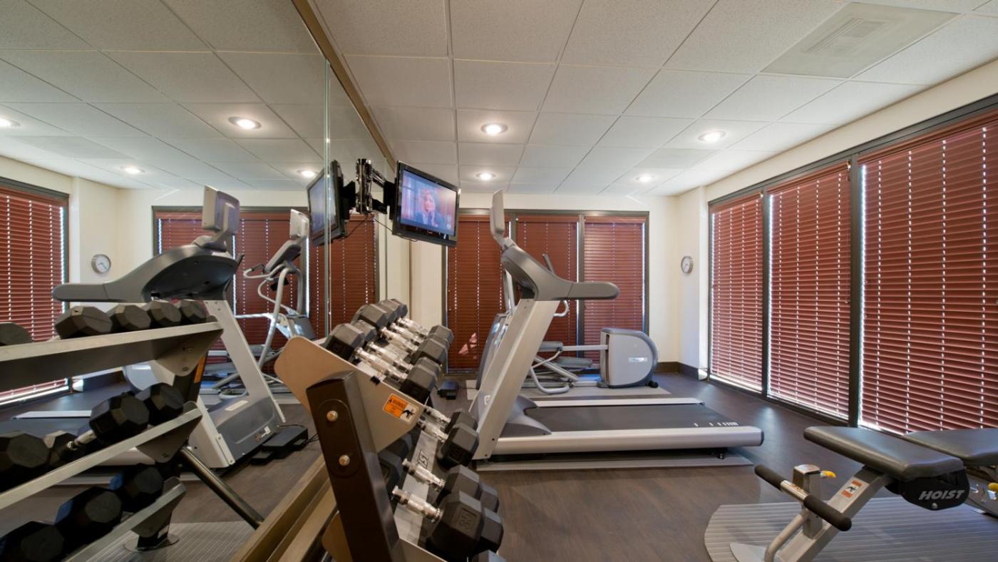 Russell Inn and Suites photo 8