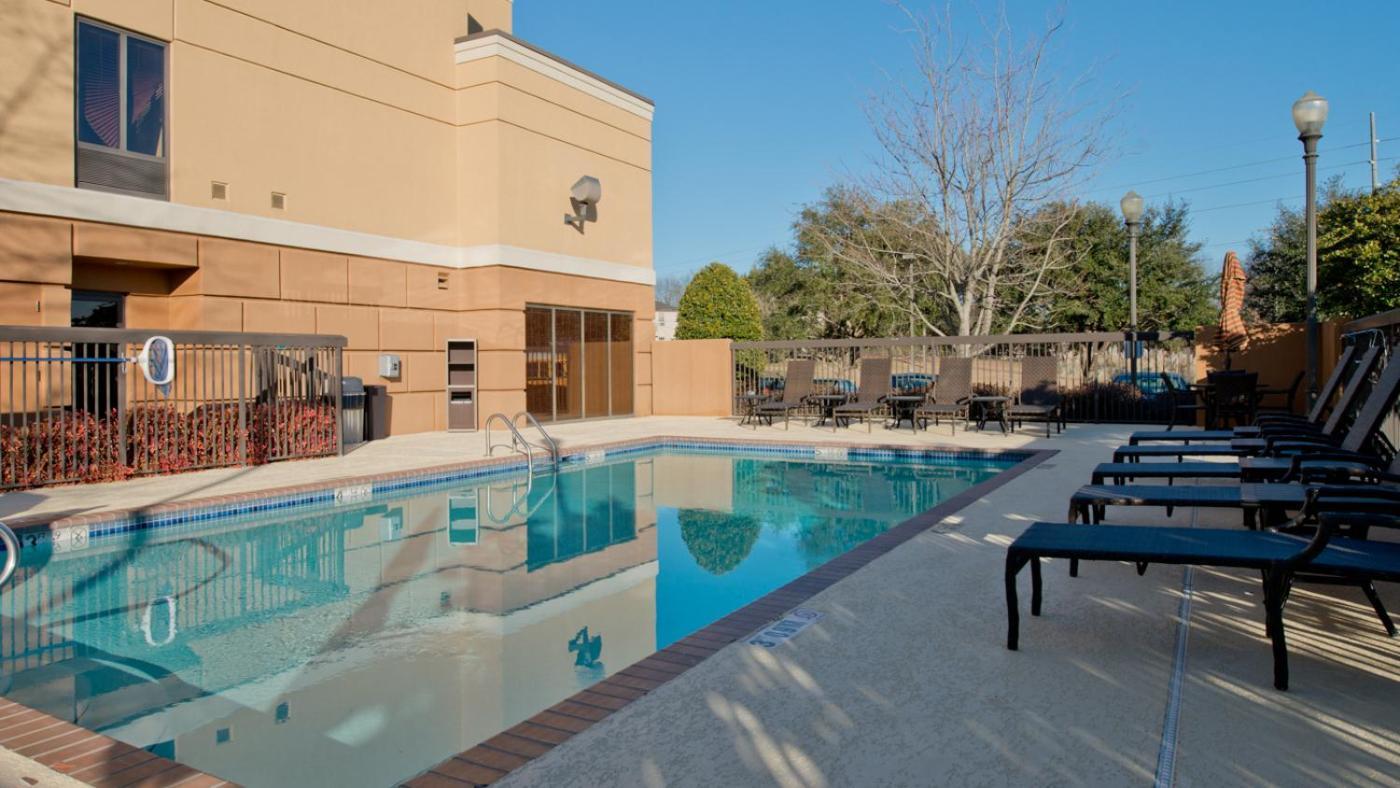 Russell Inn and Suites photo 2