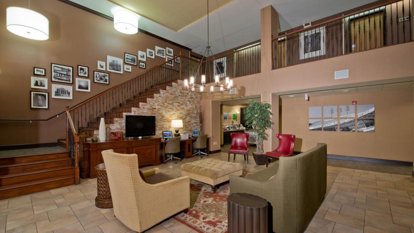 Russell Inn and Suites photo 4
