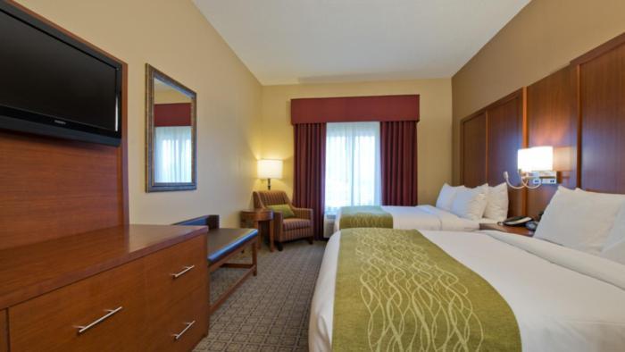 Russell Inn and Suites photo 11
