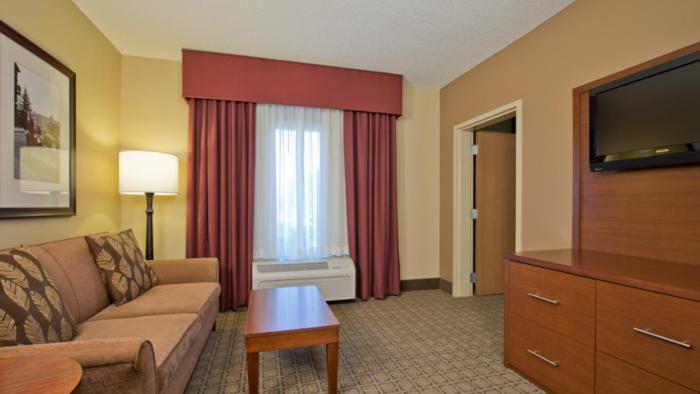 Russell Inn and Suites photo 12